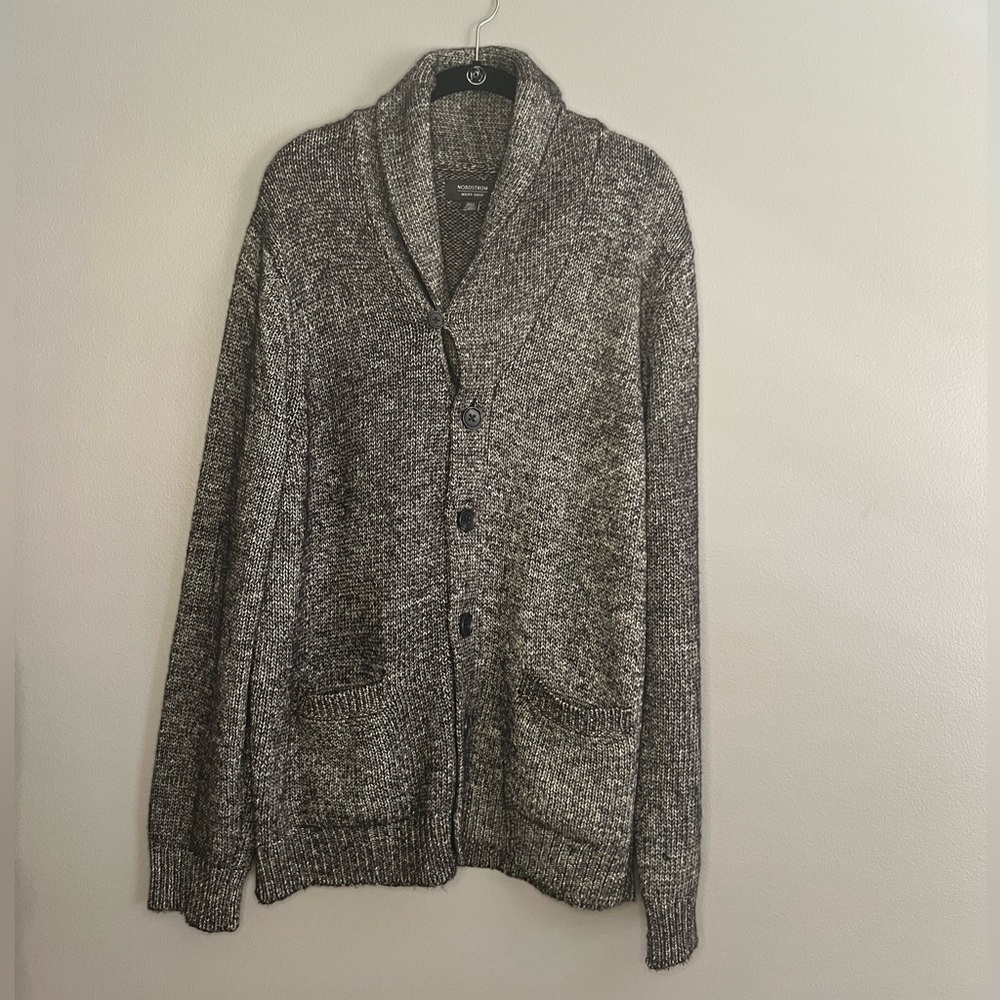 Grey cardigan with front pockets